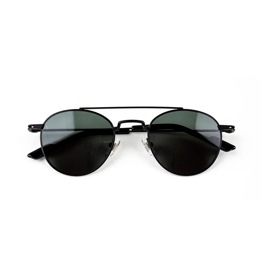 Adam Young Eyewear siyah çerçeveli trend güneş gözlüğü modelleri şık tasarım