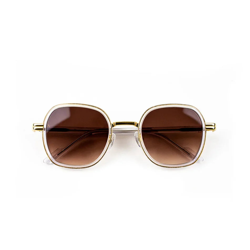 Adam Young Eyewear markasının kahverengi camlı trendy kare güneş gözlüğü modeli