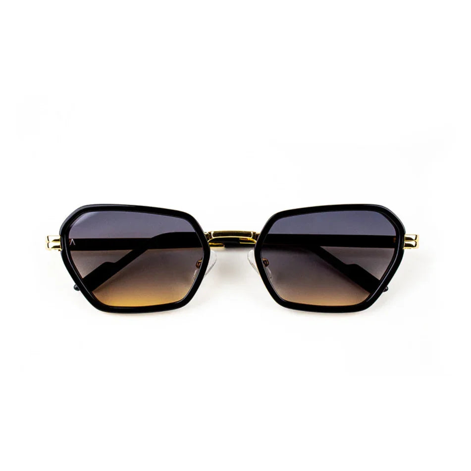 Adam Young Eyewear marka siyah çerçeveli ve degrade camlı butterfly güneş gözükleri