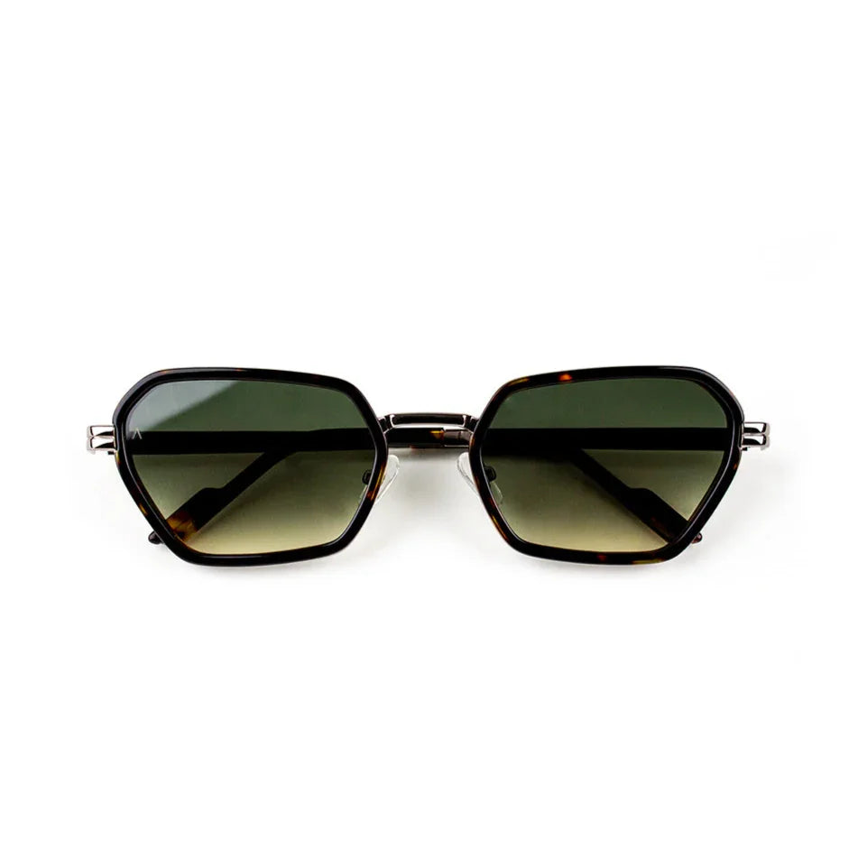 Adam Young Eyewear siyah çerçeveli butterfly güneş gözükleri yeşil degrade camlarla