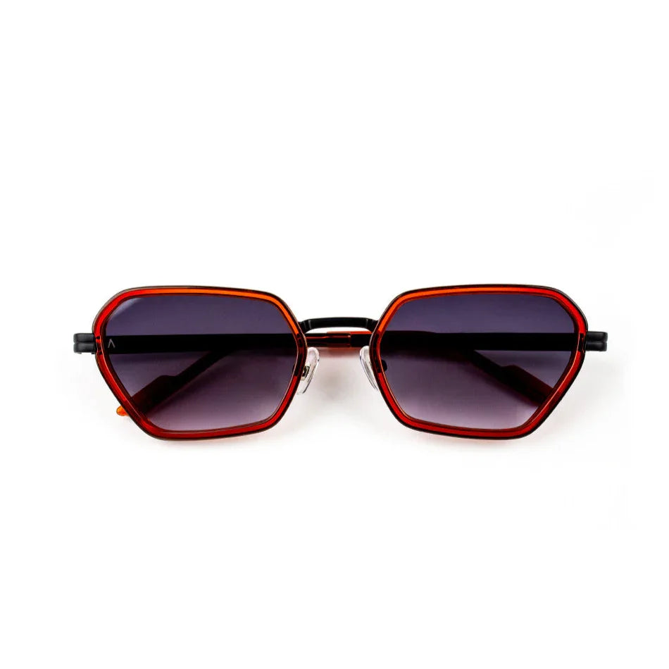Adam Young Eyewear marka kırmızı çerçeveli butterfly güneş gözükleri şık tasarımla