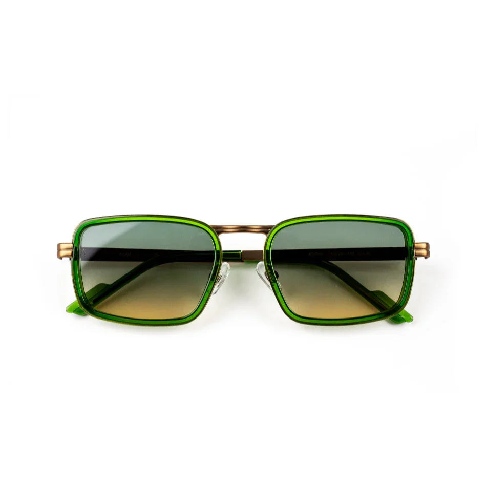 Adam Young Eyewear markasına ait yeşil çerçeveli lüks güneş gözlüğü tasarımı