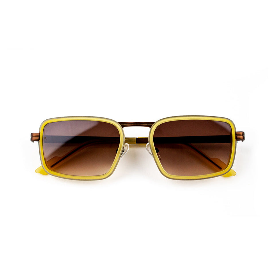 Adam Young Eyewear markasına ait sarı çerçeveli lüks güneş gözlüğü tasarımı