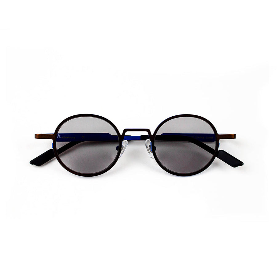 Adam Young Eyewear markasına ait siyah çerçeveli moda yuvarlak güneş gözlüğü