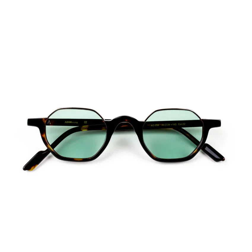 Adam Young Eyewear marka modern tasarımlı trend güneş gözlüğü siyah çerçeve ve yeşil camlı