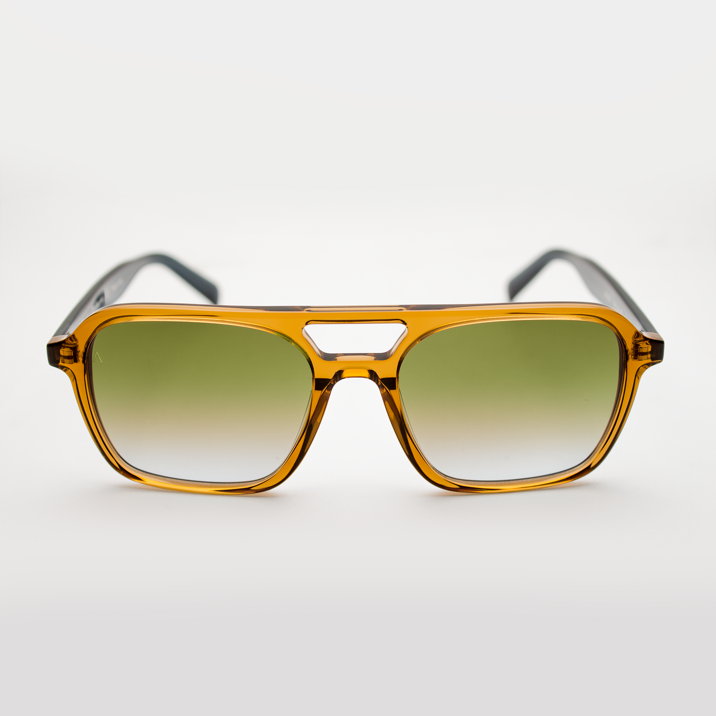 Adam Young Eyewear turuncu çerçeveli güneş gözlüğü, modern tasarımıyla stilinizi tamamlayın