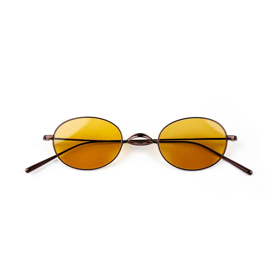 Adam Young Eyewear markasına ait oval çerçeveli kahverengi camlı premium güneş gözlüğü