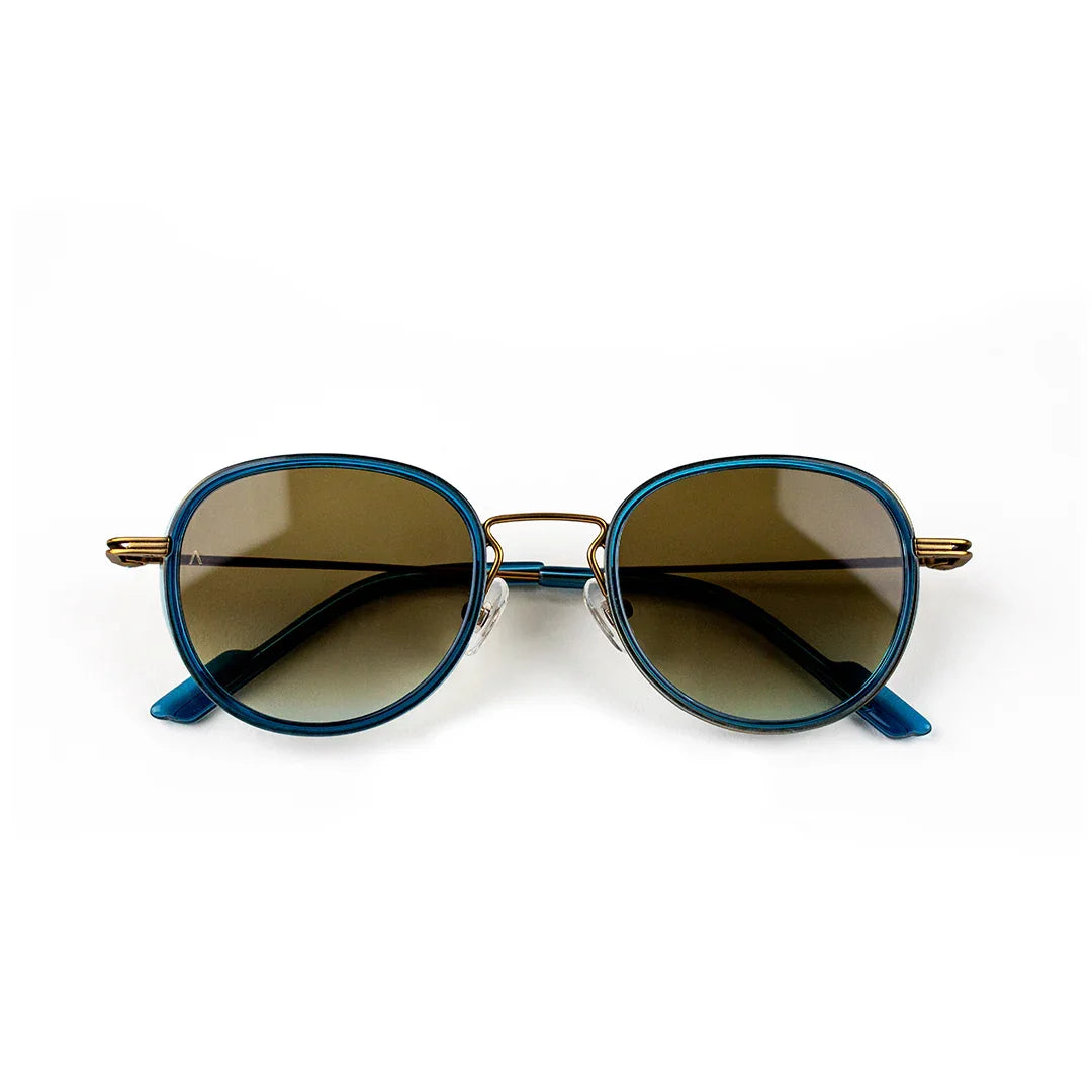 Adam Young Eyewear markasına ait mavi çerçeveli el yapımı güneş gözlüğü