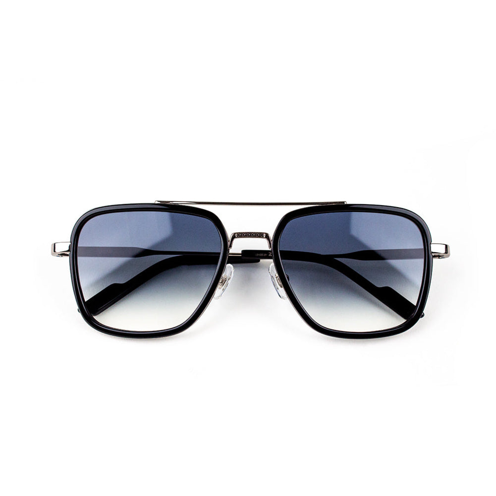 Adam Young Eyewear markasına ait premium güneş gözlüğü modelleri siyah çerçeveli degrade camlı