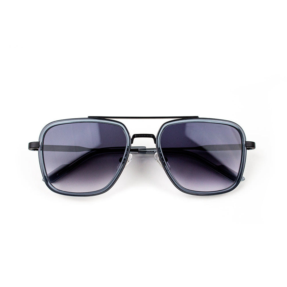 Adam Young Eyewear markasına ait şık siyah çerçeveli premium güneş gözlüğü modelleri