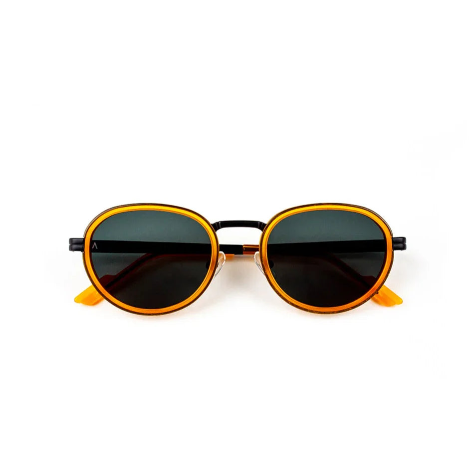 Adam Young Eyewear marka turuncu siyah çerçeveli şık güneş gözlüğü AD 018 modeli
