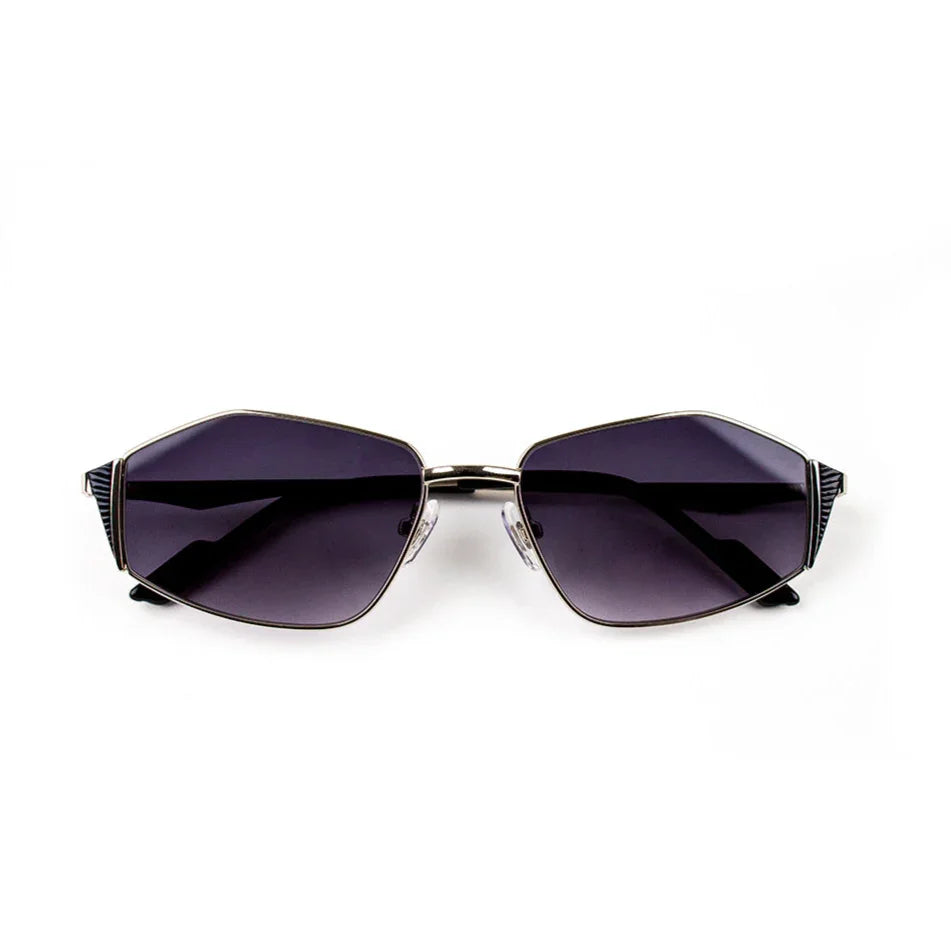 Adam Young Eyewear marka siyah camlı AD 021 model gözlük modern tasarımla