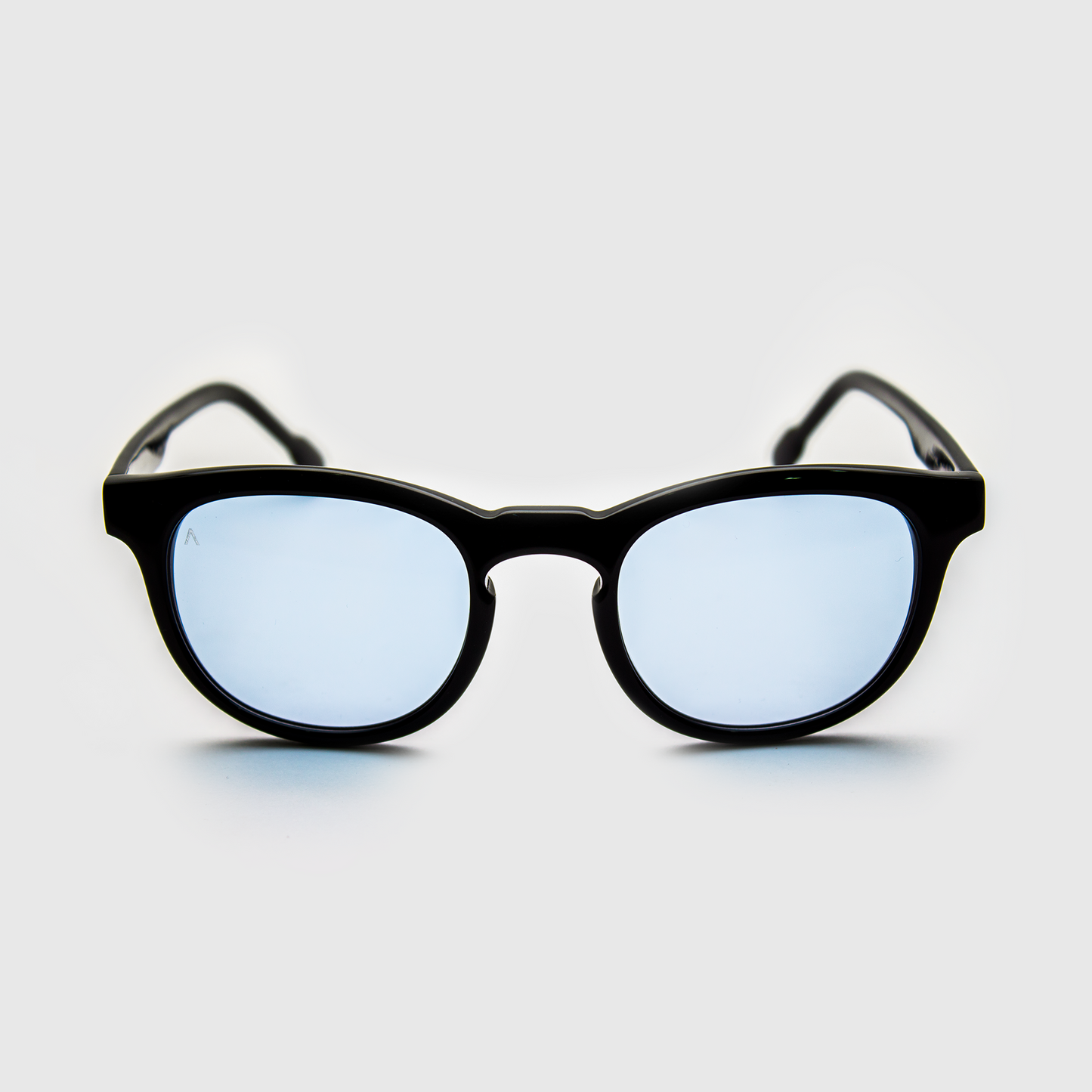 Adam Young Eyewear Siyah Çerçeveli Güneş Gözlüğü Mavi Lenslerle Şık Tasarım