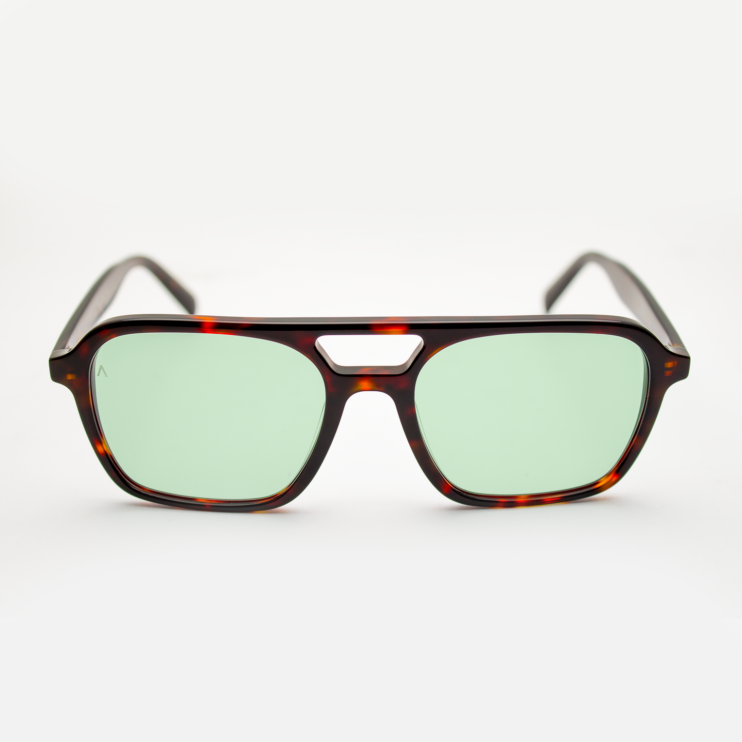 Adam Young Eyewear Güneş gözlüğü, yeşil lensli şık tasarım ile güneşten koruma sağlar