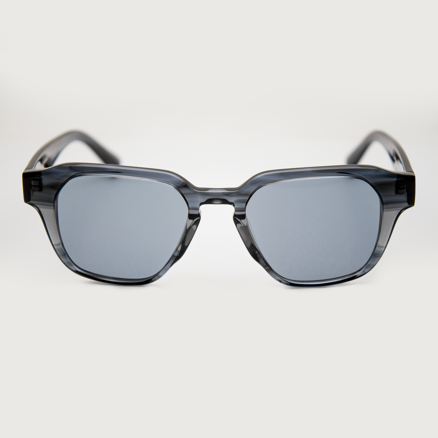 Adam Young Eyewear Güneş Gözlüğü, modern tasarım ve şık görünüm için ideal